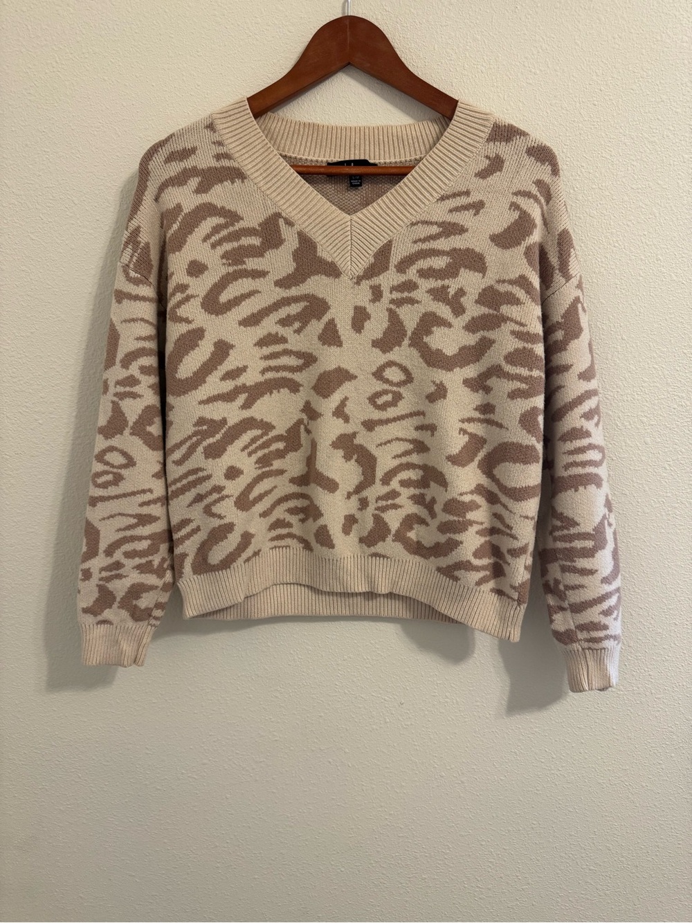 Lulus Good For You Cream Leopard Print V-Neck Sweater S/M